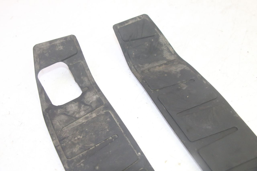 photo de TAPIS MARCHE PIED PIAGGIO MP3 HPE 350 (2018 - 2020) - Zoom état d’usage