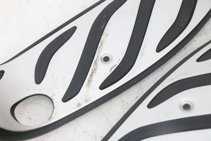 photo de TAPIS MARCHE PIED PIAGGIO MP3 HPE 300 (2019 - 2026) - Vue produit