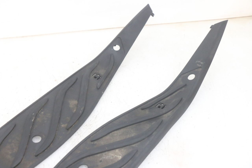 photo de TAPIS MARCHE PIED PIAGGIO MP3 HPE 300 (2019 - 2026) - Vue d’ensemble