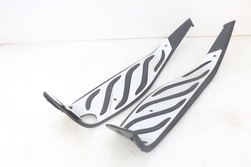 photo de TAPIS MARCHE PIED PIAGGIO MP3 HPE 300 (2019 - 2026) - Pièce contrôlée