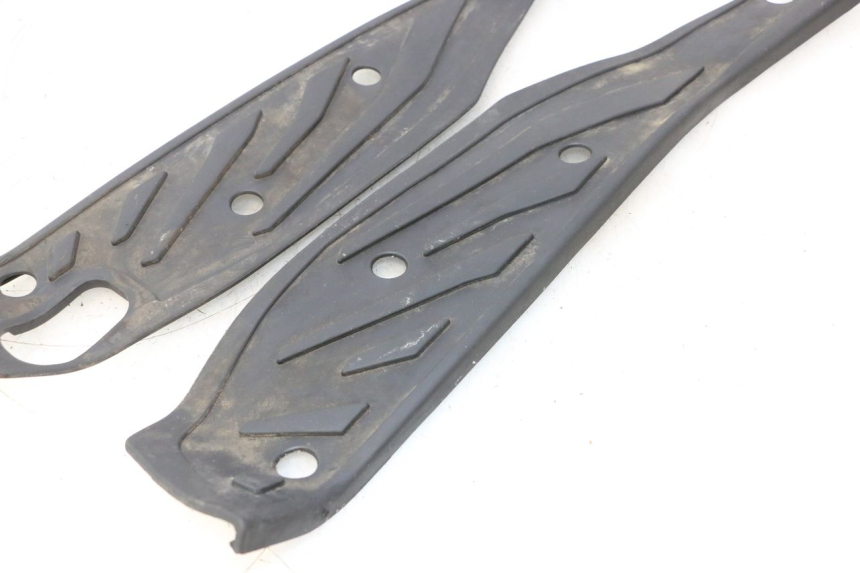 photo de TAPIS MARCHE PIED PIAGGIO MP3 HPE 530 (2022 - 2026) - État de surface