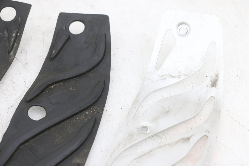 photo de TAPIS MARCHE PIED PIAGGIO MP3 500 (2016 - 2018) - Détails caractéristiques