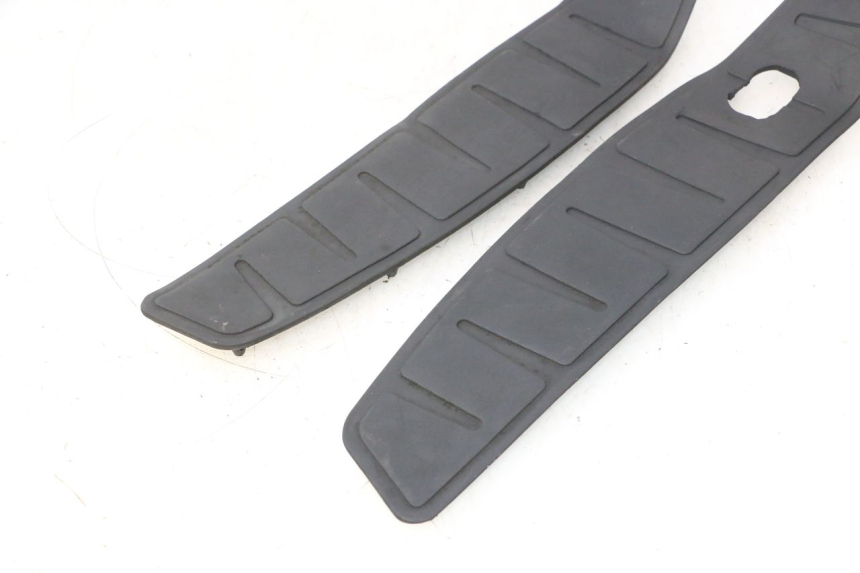 photo de TAPIS MARCHE PIED PIAGGIO MP3 500 (2016 - 2018) - Zoom état d’usage