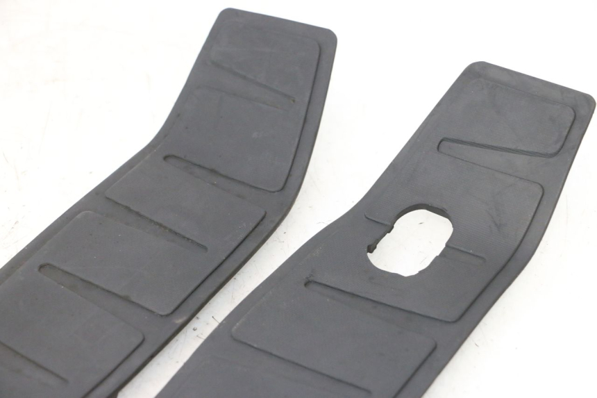 photo de TAPIS MARCHE PIED PIAGGIO MP3 500 (2016 - 2018) - Autre angle de vue