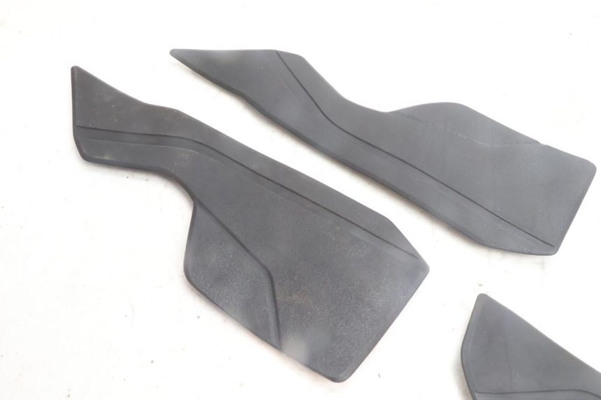 photo de TAPIS MARCHE PIED YAMAHA N-MAX NMAX 125 (2021 - 2024) - Détail de la pièce