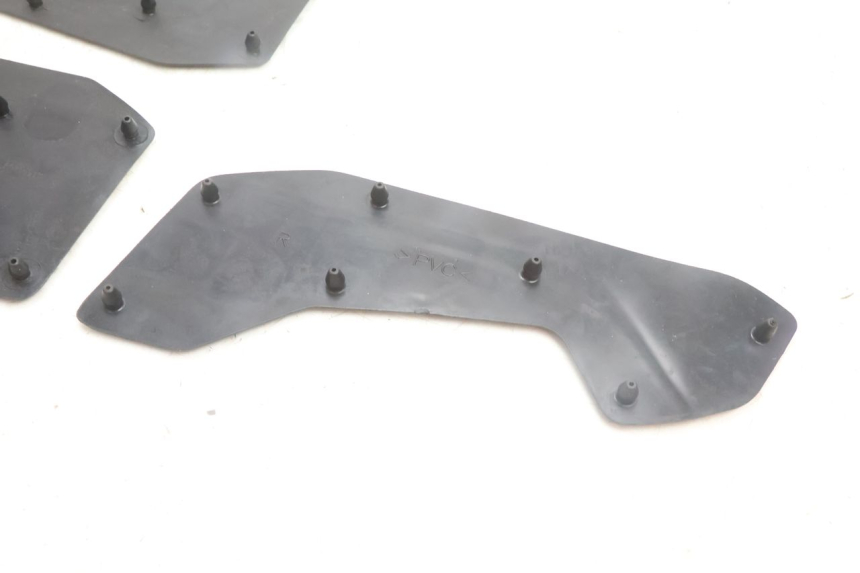 photo de TAPIS MARCHE PIED YAMAHA N-MAX NMAX 125 (2021 - 2024) - Marquages et références