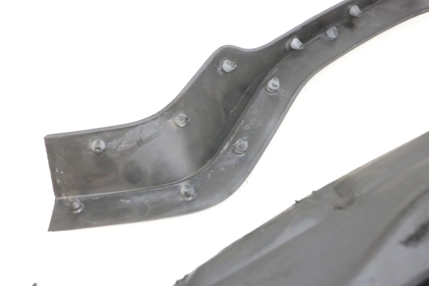 photo de TAPIS MARCHE PIED YAMAHA NEO'S CORE 1 (2022 - 2026) - Vue rapprochée