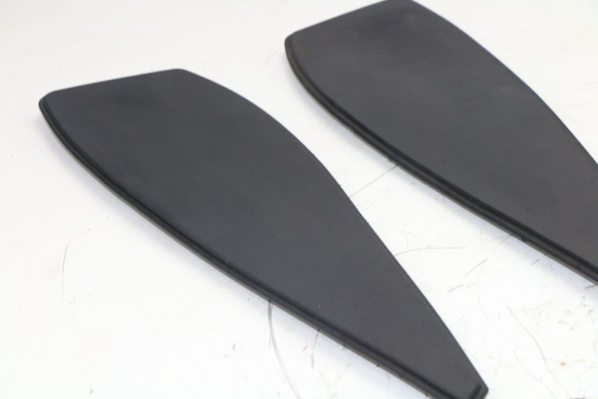 photo de TAPIS MARCHE PIED PEUGEOT SATELIS 125 (2013 - 2018)