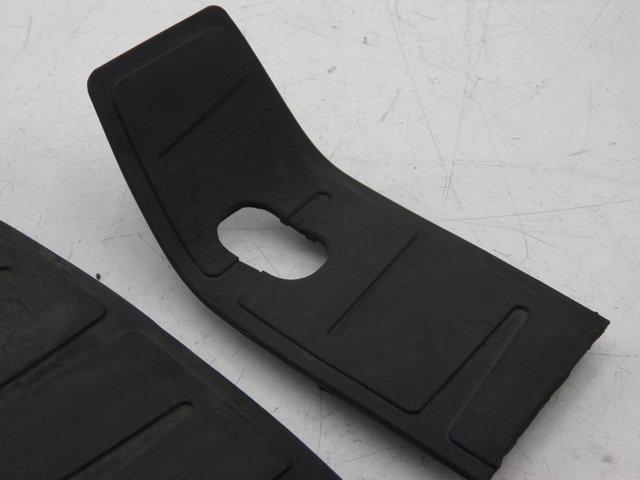 photo de TAPIS MARCHE PIED PIAGGIO MP3 400 (2007 - 2009)