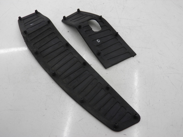 photo de TAPIS MARCHE PIED PIAGGIO MP3 400 (2007 - 2009)