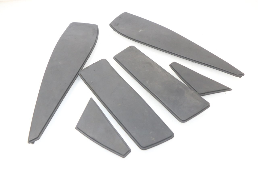 photo de TAPIS MARCHE PIED PEUGEOT SATELIS 125 (2010 - 2012)