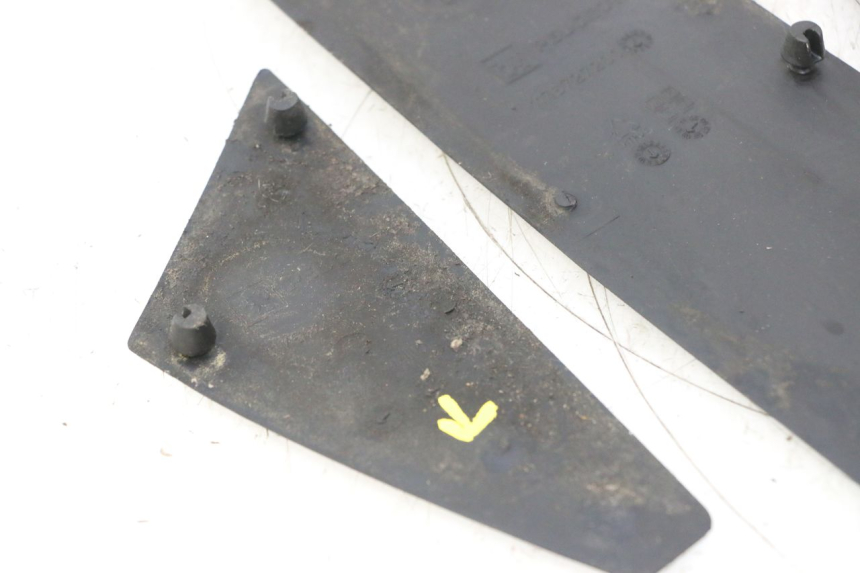 photo de TAPIS MARCHE PIED PEUGEOT SATELIS 125 (2006 - 2009) - État de surface