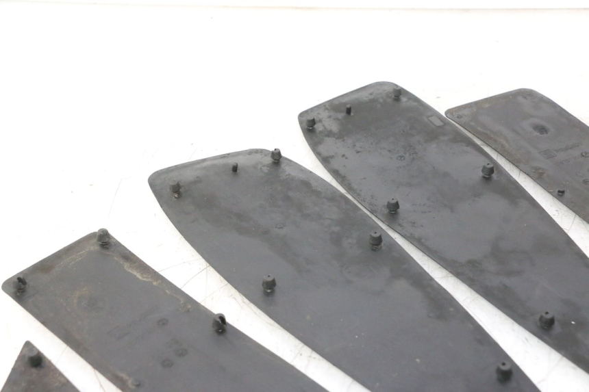 photo de TAPIS MARCHE PIED PEUGEOT SATELIS 125 (2006 - 2009) - Pièce contrôlée