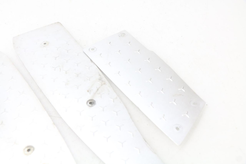 photo de TAPIS MARCHE PIED RAZZO STEED 125 (2012 - 2018)
