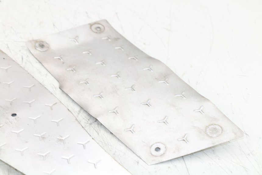 photo de TAPIS MARCHE PIED RAZZO STEED 125 (2012 - 2018)