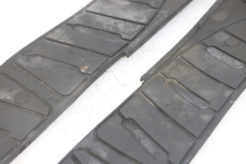 photo de TAPIS MARCHE PIED PIAGGIO SUPER LX 125 (2000 - 2003)