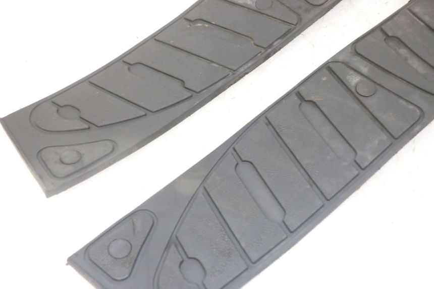 photo de TAPIS MARCHE PIED PIAGGIO SUPER LX 125 (2000 - 2003)