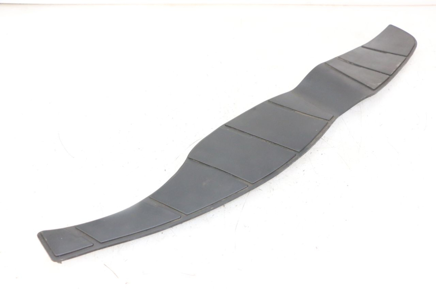 photo de TAPIS MARCHE PIED SUZUKI BURGMAN 125 (2018 - 2021)