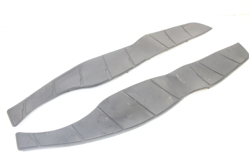 photo de TAPIS MARCHE PIED SUZUKI BURGMAN 125 (2015 - 2017)
