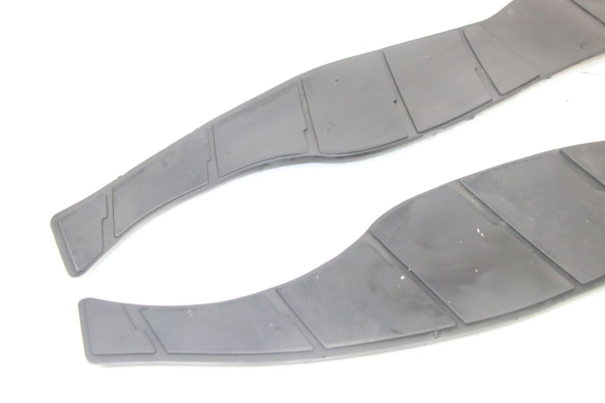 photo de TAPIS MARCHE PIED SUZUKI BURGMAN 125 (2015 - 2017)