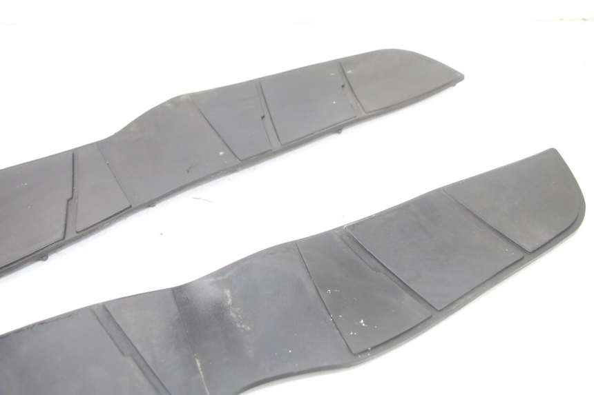 photo de TAPIS MARCHE PIED SUZUKI BURGMAN 125 (2015 - 2017)
