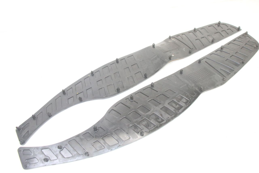 photo de TAPIS MARCHE PIED SUZUKI BURGMAN 125 (2015 - 2017)