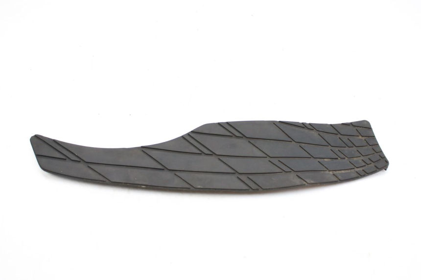 photo de TAPIS MARCHE PIED SUZUKI UH BURGMAN 125 (2002 - 2006)