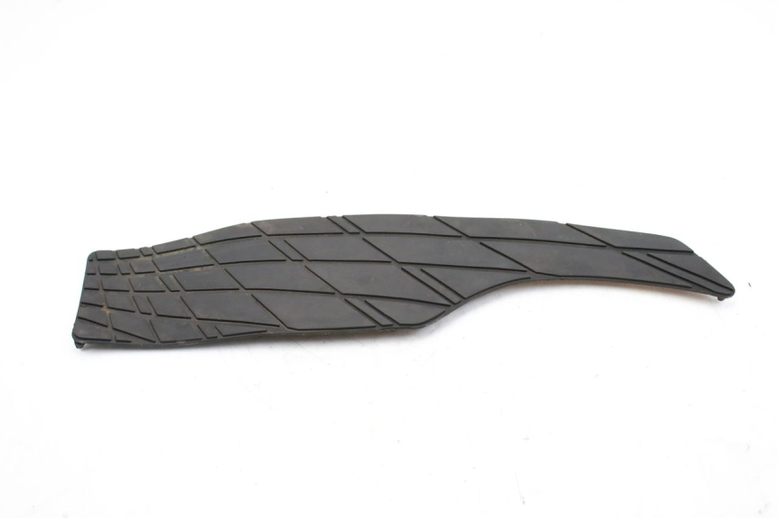 photo de TAPIS MARCHE PIED SUZUKI UH BURGMAN 125 (2002 - 2006)