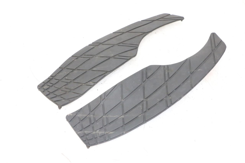 photo de TAPIS MARCHE PIED SUZUKI UH BURGMAN 125 (2002 - 2006)
