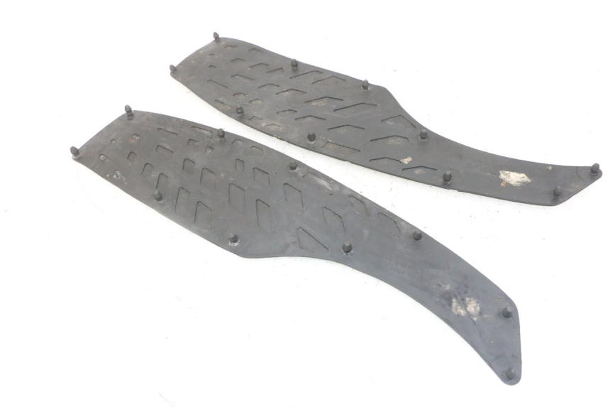 photo de TAPIS MARCHE PIED SUZUKI UH BURGMAN 125 (2002 - 2006)