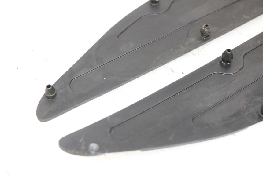 photo de TAPIS MARCHE PIED YAMAHA X-MAX XMAX 125 (2010 - 2013) - Détail de la pièce