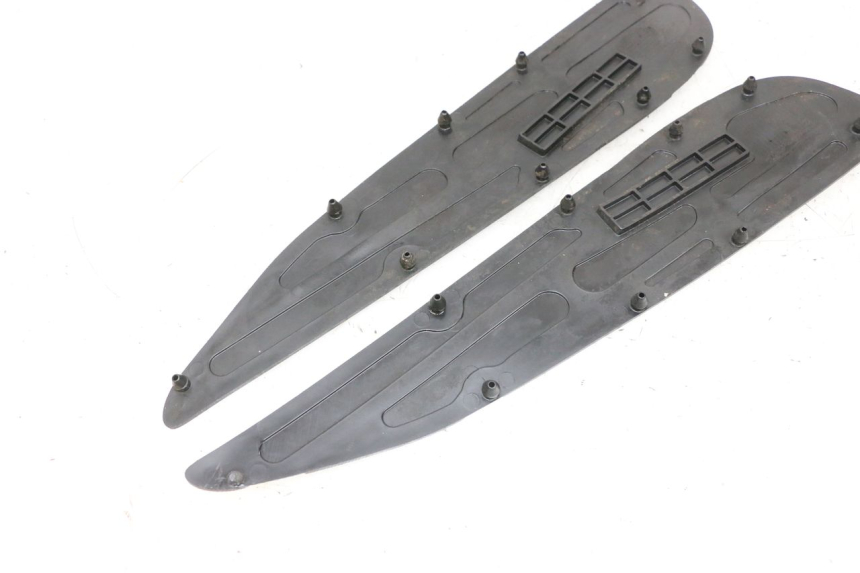 photo de TAPIS MARCHE PIED YAMAHA X-MAX XMAX 125 (2010 - 2013) - Gros plan technique