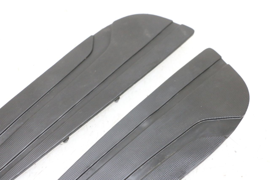 photo de TAPIS MARCHE PIED YAMAHA X-MAX XMAX 125 (2010 - 2013) - Pièce contrôlée