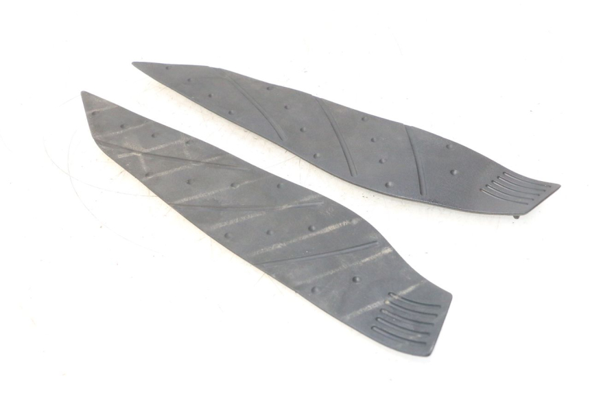 photo de TAPIS MARCHE PIED YAMAHA XMAX X-MAX 125 (2006 - 2009) - Autre angle de vue