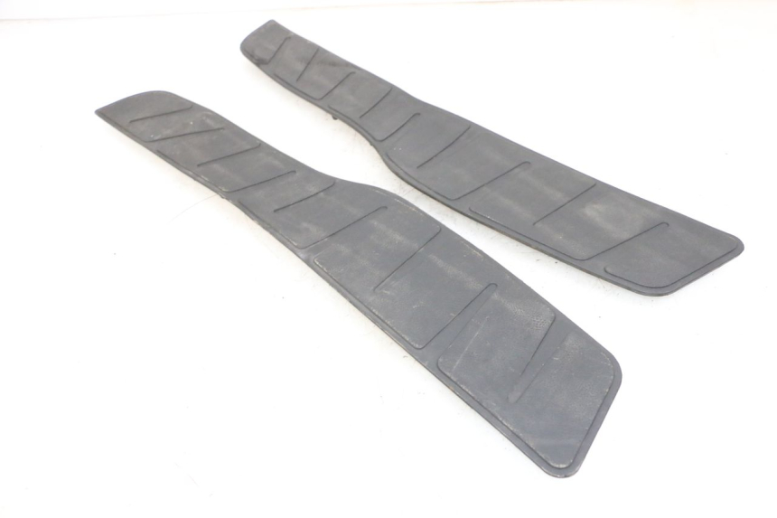 photo de TAPIS MARCHE PIED PIAGGIO X8 125 (2004 - 2007) - Zoom état d’usage