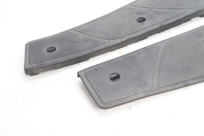 photo de TAPIS MARCHE PIED PIAGGIO X9 AMALFI 180 (2000 - 2003) - Détail de la pièce