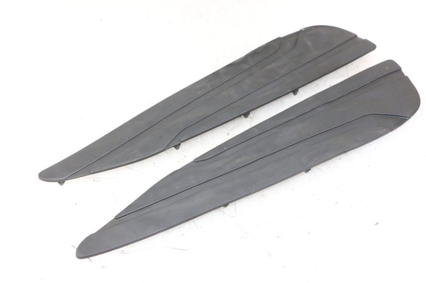 photo de TAPIS MARCHE PIED YAMAHA X-MAX XMAX ABS 250 (2010 - 2014)