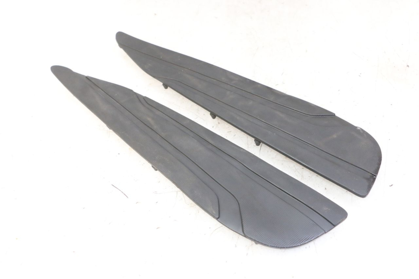photo de TAPIS MARCHE PIED YAMAHA X-MAX XMAX ABS 250 (2010 - 2014)