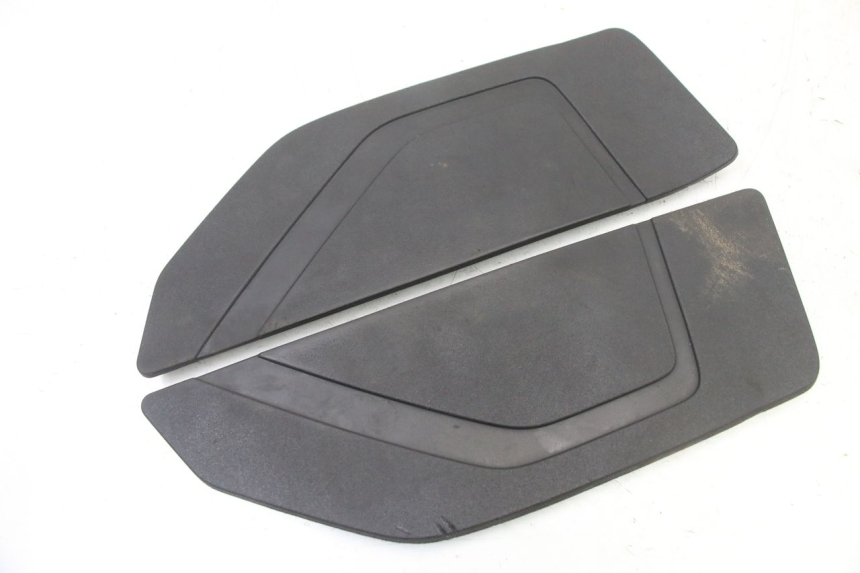 photo de TAPIS MARCHE PIED YAMAHA YP T-MAX TMAX 530 (2017 - 2020)