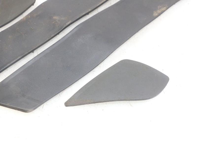 photo de TAPIS MARCHE PIED YAMAHA YP MAJESTY 400 (2004 - 2008)