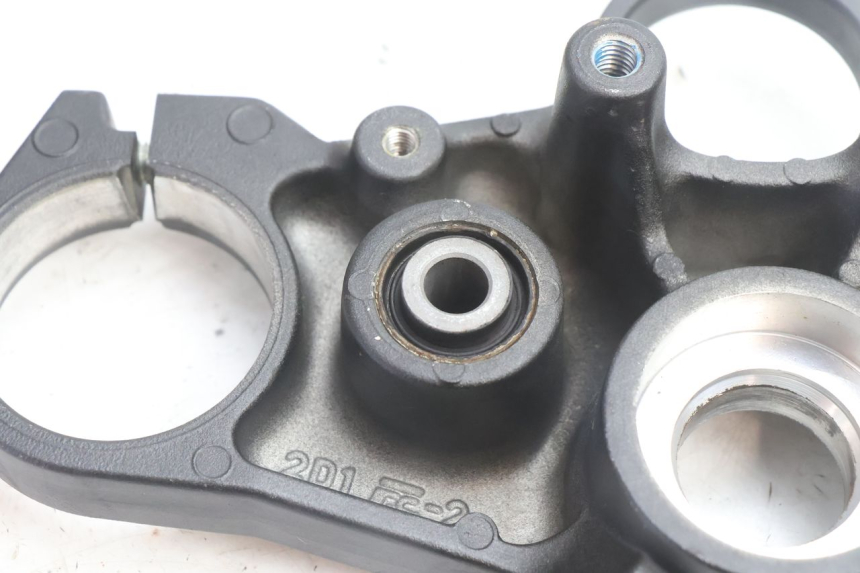 photo de TE FOURCHE SUPERIEUR YAMAHA FZ8 800 (2010 - 2016) - Points de fixation
