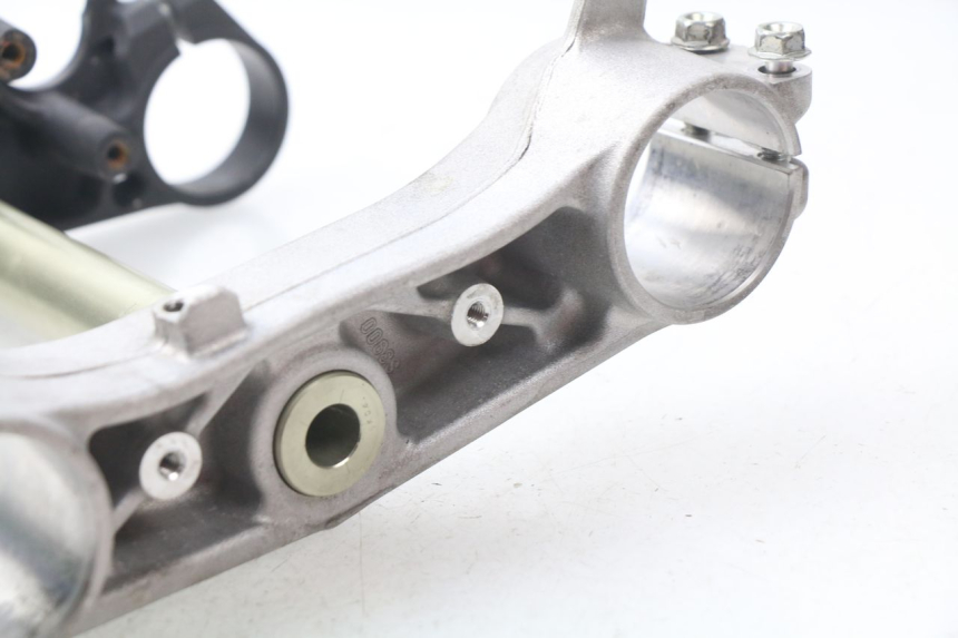 photo de TE FOURCHE SUPERIEUR SUZUKI GSX-R GSXR K16 1000 (2012 - 2016) - Zoom état d’usage