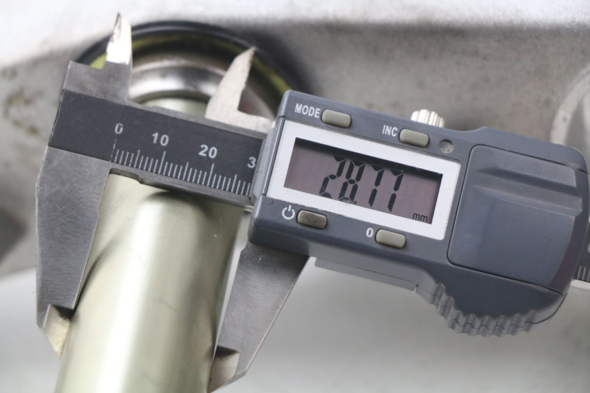 photo de TE FOURCHE SUPERIEUR SUZUKI GSX-R GSXR K16 1000 (2012 - 2016) - Gros plan technique