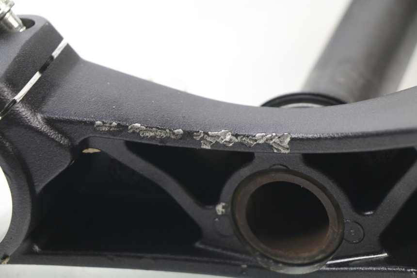 photo de TE FOURCHE SUPERIEUR DUCATI M796 MONSTER 796 (2010 - 2014) - Gros plan technique