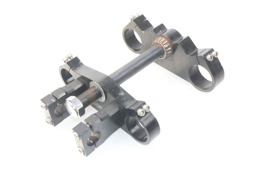 photo de TE FOURCHE SUPERIEUR YCF R-START 125 - Points de fixation