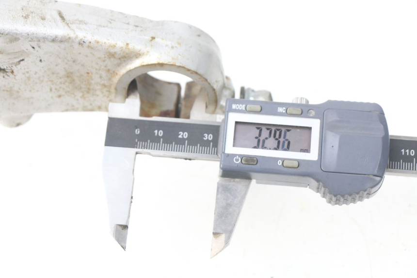 photo de TE FOURCHE SUPERIEUR SUZUKI RV VAN VAN 125 (2003 - 2008) - Détail de la pièce