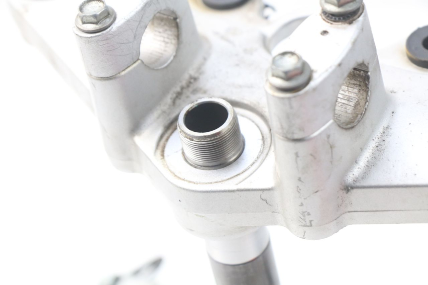 photo de TE FOURCHE SUPERIEUR SUZUKI RV VAN VAN 125 (2003 - 2008) - Points de fixation