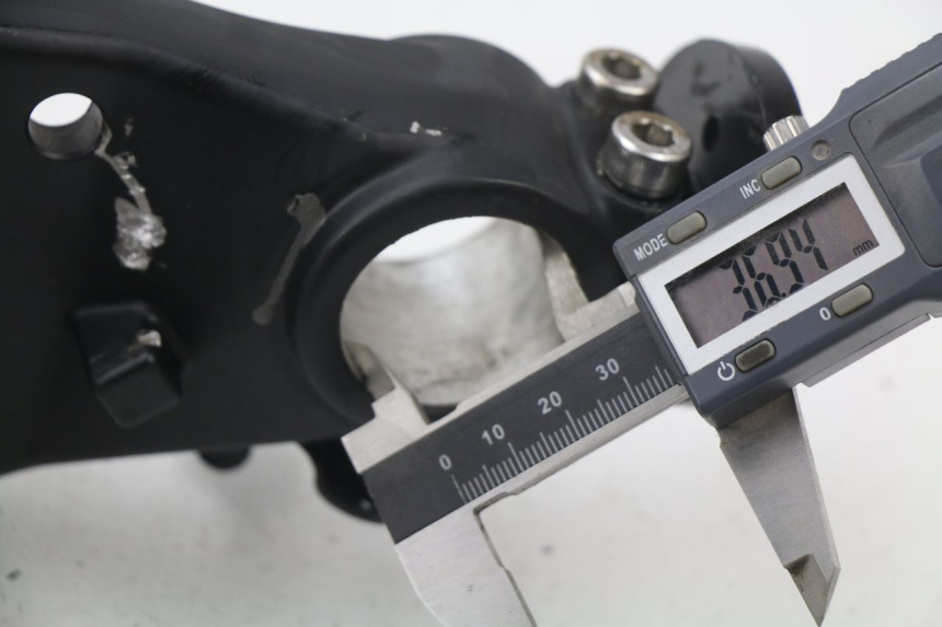 photo de TE FOURCHE SUPERIEUR MASH SEVENTY FIVE 125 (2013 - 2021) - Détail de la pièce