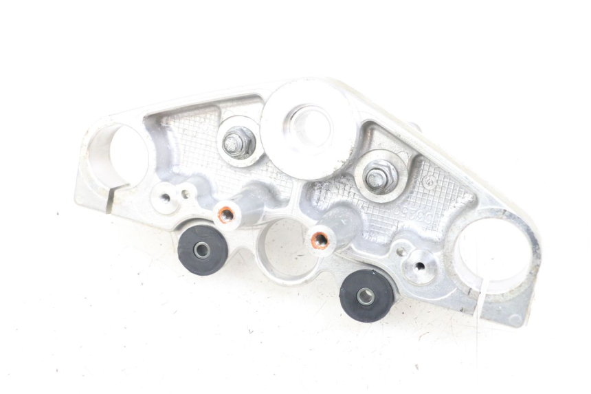 photo de TE FOURCHE SUPERIEUR SUZUKI GZ MARAUDER 125 (1998 - 2004)