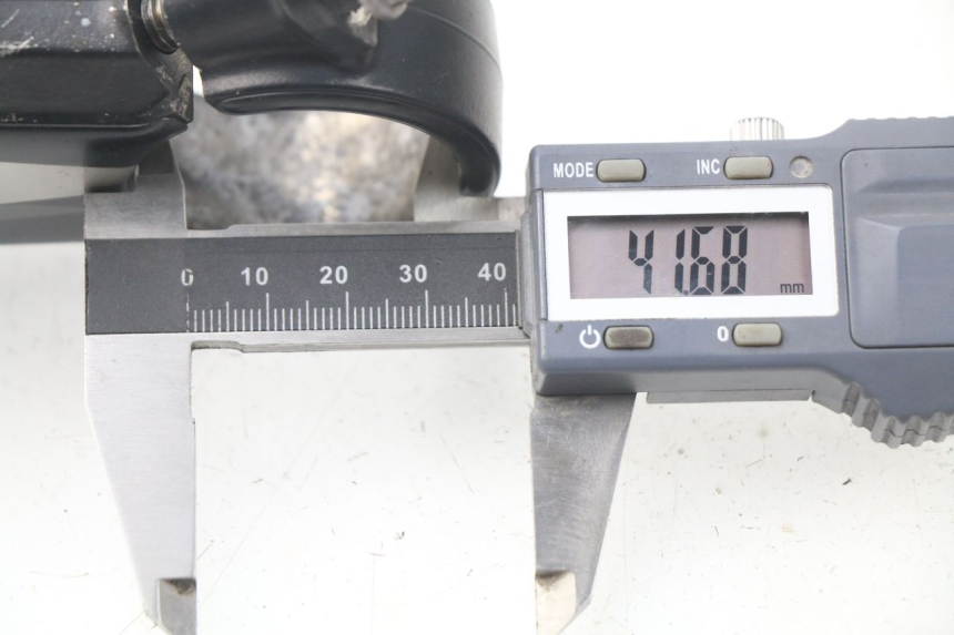 photo de TE FOURCHE SUPERIEUR SUZUKI SV S ABS 650 (2003 - 2009) - Détail de la pièce